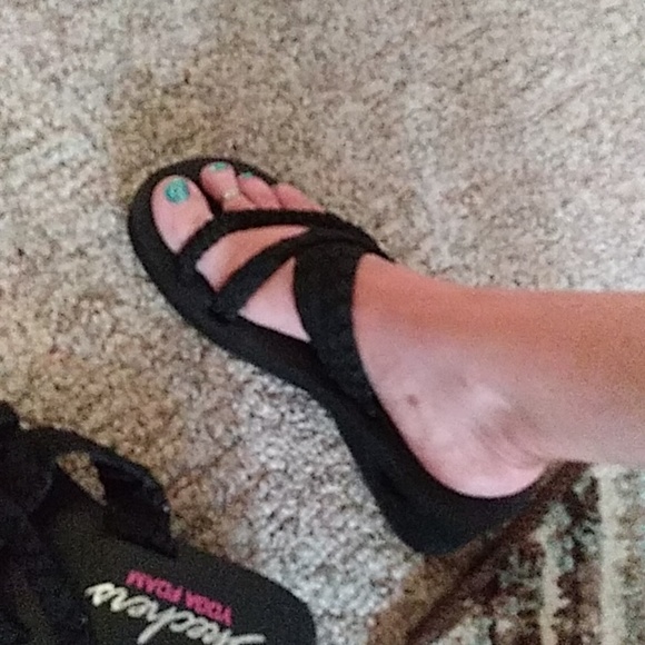 SKECHERS Yoga Foam Sandals 9 - Picture 9 of 12
